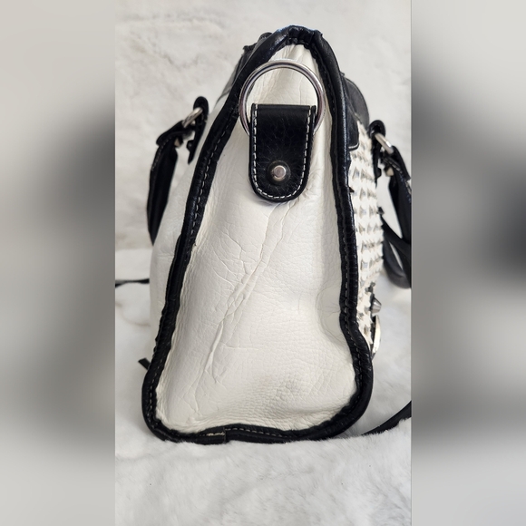 Black and white handbag with tassels - Picture 4 of 11